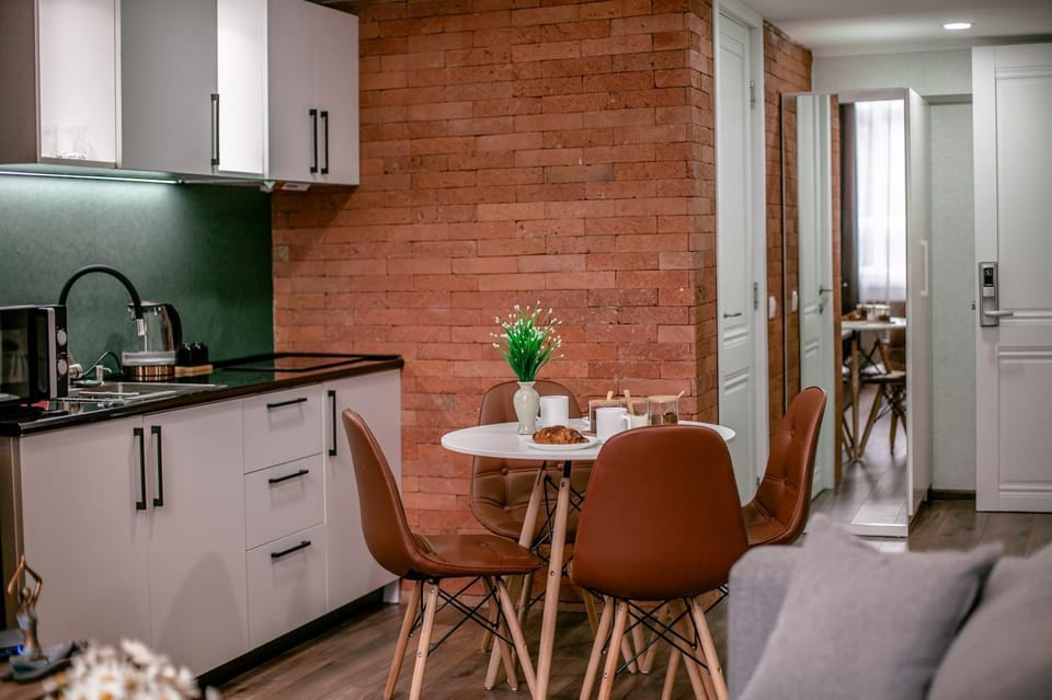 Kitchen or kitchenette, Living room