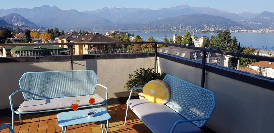 Terrace Lake View Apartment in Stresa
