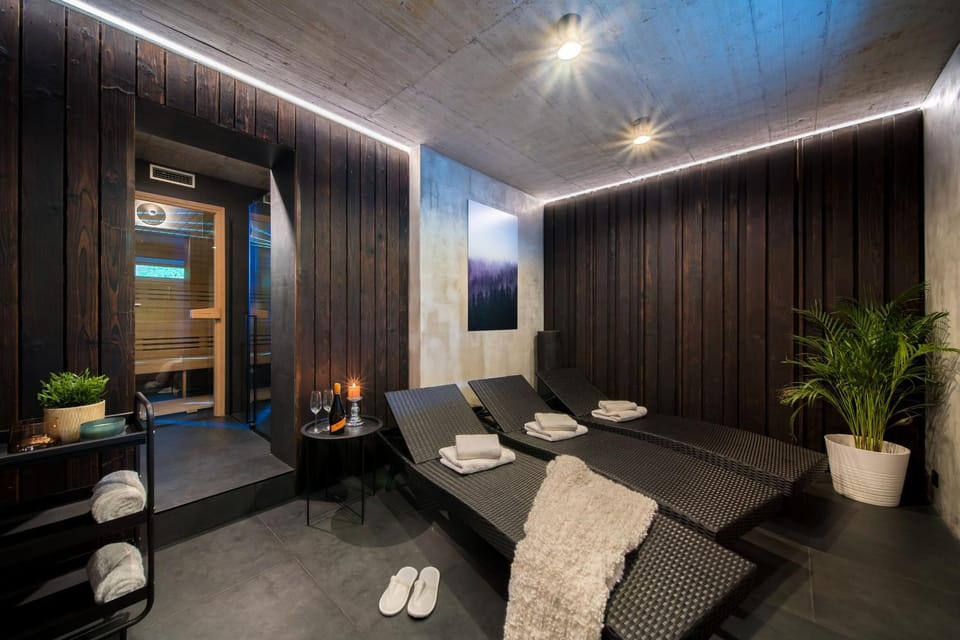 Sauna, Spa and wellness centre/facilities, Seating area, sunbed