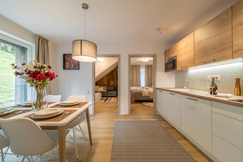 View (from property/room), Balcony/Terrace, Kitchen or kitchenette, Living room, Photo of the whole room, Seating area, Dining area, Garden view, Garden view