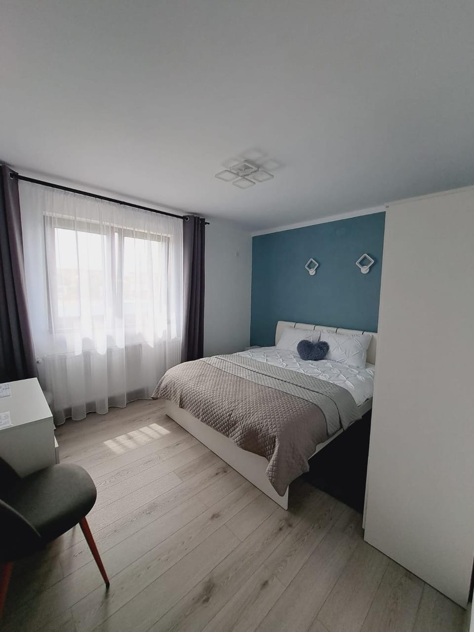 Bed, Photo of the whole room, Bedroom