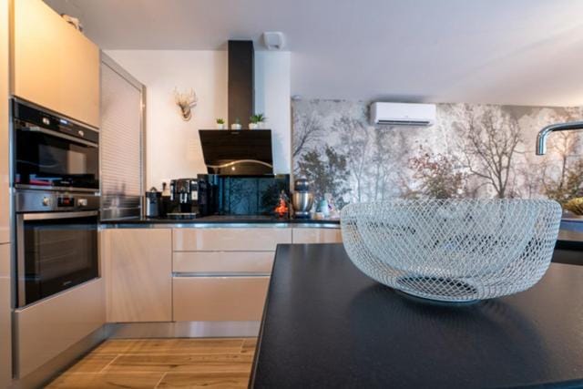 Kitchen or kitchenette, dishwasher, minibar, pet friendly, stove, Internal: Not applicable to any particular room