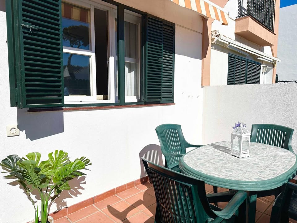 Patio, Day, Balcony/Terrace