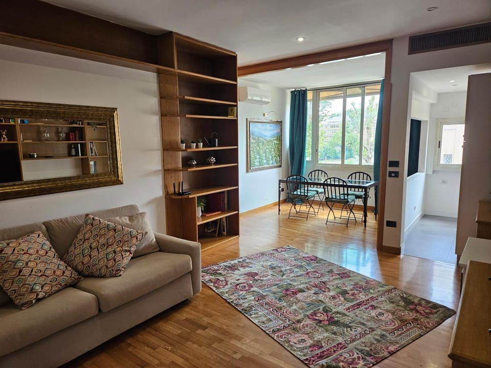 R.C. Giulio Cesare. Loft in centro House in Rome