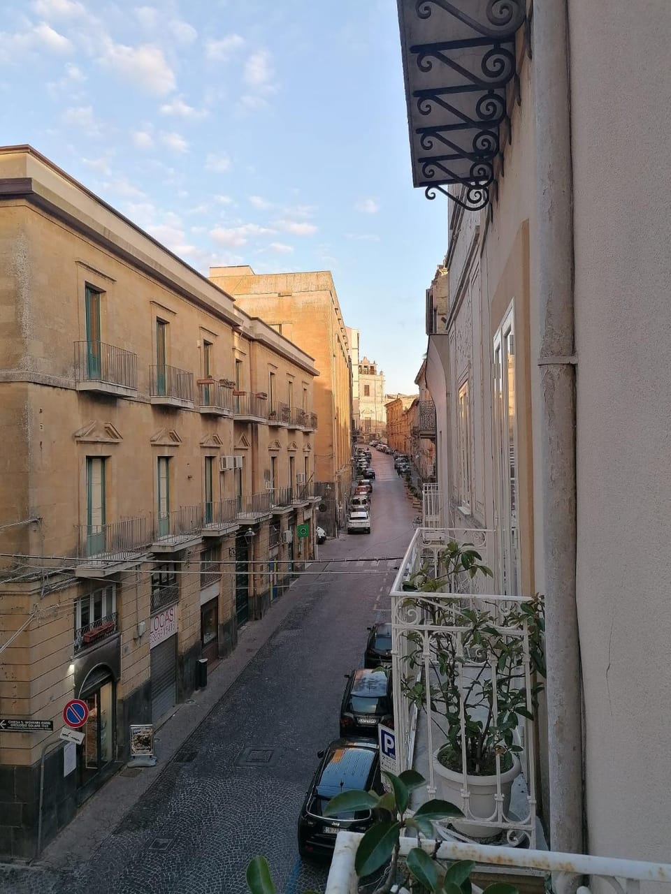 Property building, Photo of the whole room, Street view