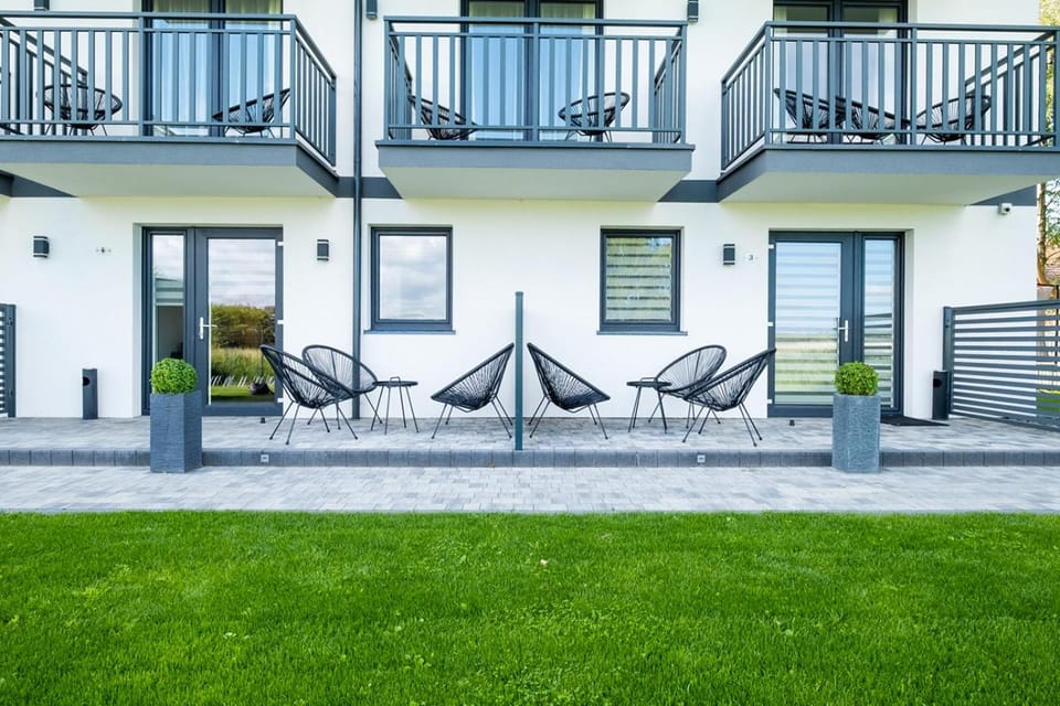 Property building, Garden, Balcony/Terrace