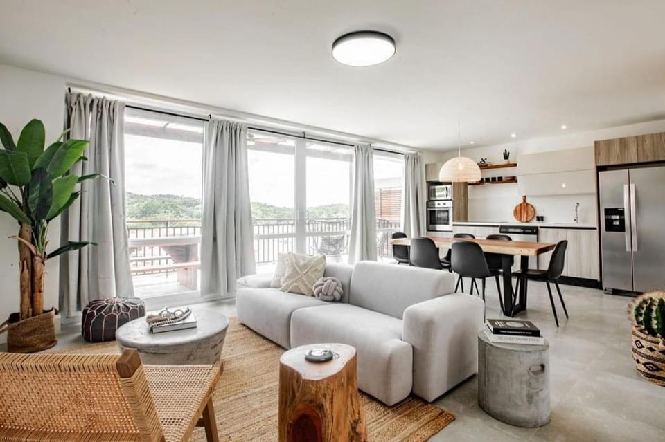Kitchen or kitchenette, Dining area, pet friendly