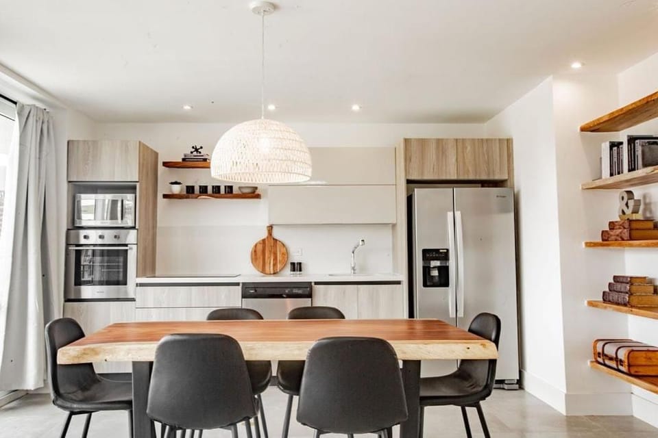 Kitchen or kitchenette, Living room, minibar, oven, stove