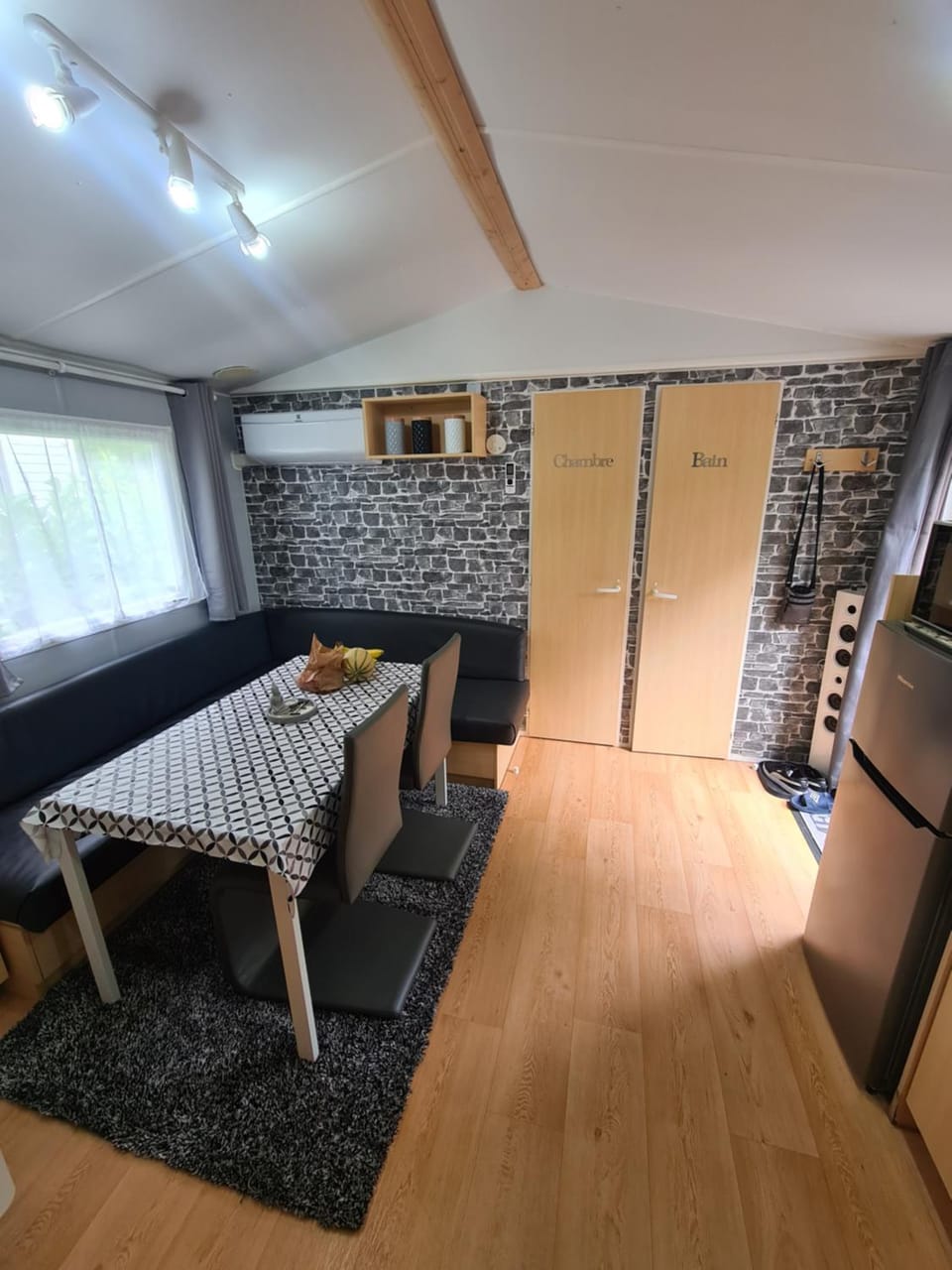 Mobil-home 6 personnes climatisé le Miami zen Campground/ 
RV Resort in Île-de-France