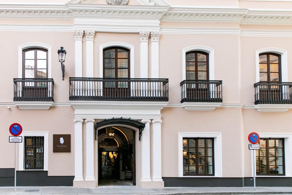 Property building, Facade/entrance, Day