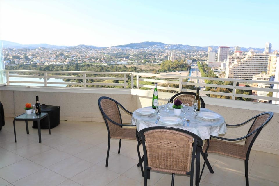 Balcony/Terrace, Mountain view