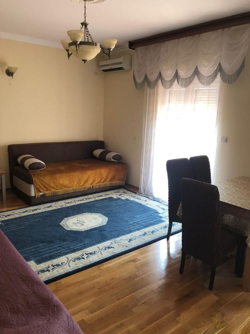 Bed, Living room, Photo of the whole room, Seating area