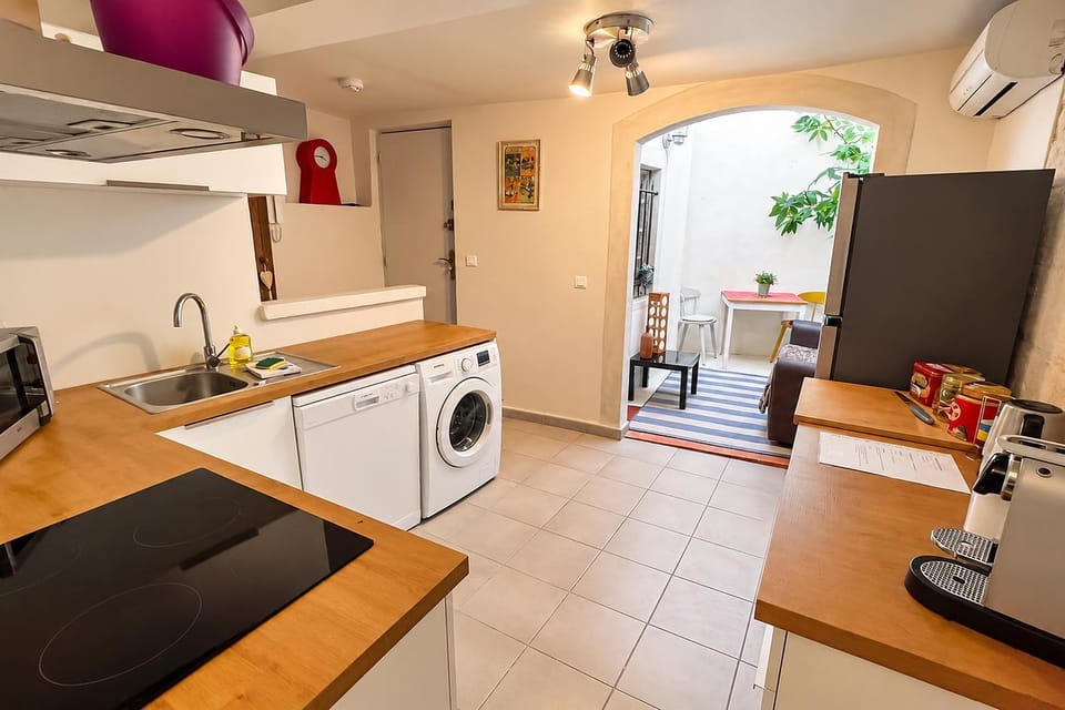 Kitchen or kitchenette, Living room, Seating area, Dining area, dishwasher, washing machine