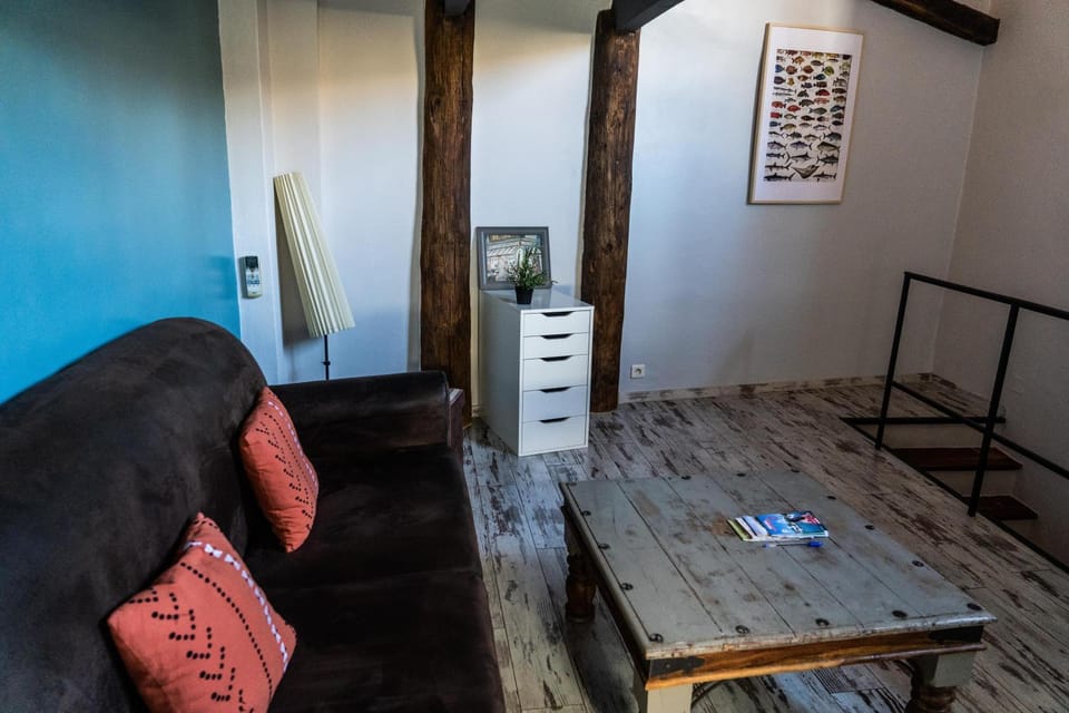 TV and multimedia, Seating area, Dining area