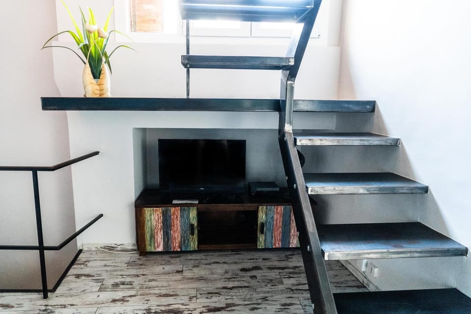 Communal lounge/ TV room, TV and multimedia, Living room, Decorative detail, Seating area