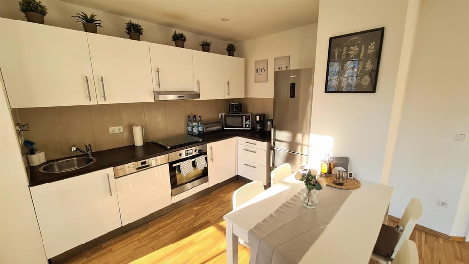 Kitchen or kitchenette, kitchen, kitchen