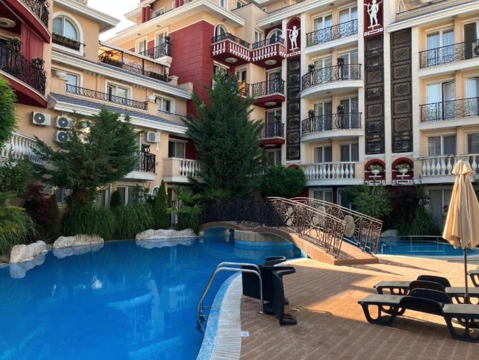 Property building, Swimming pool