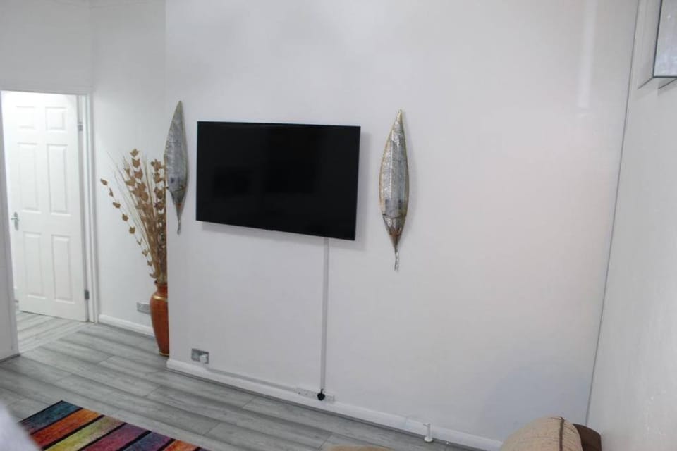 Communal lounge/ TV room, TV and multimedia