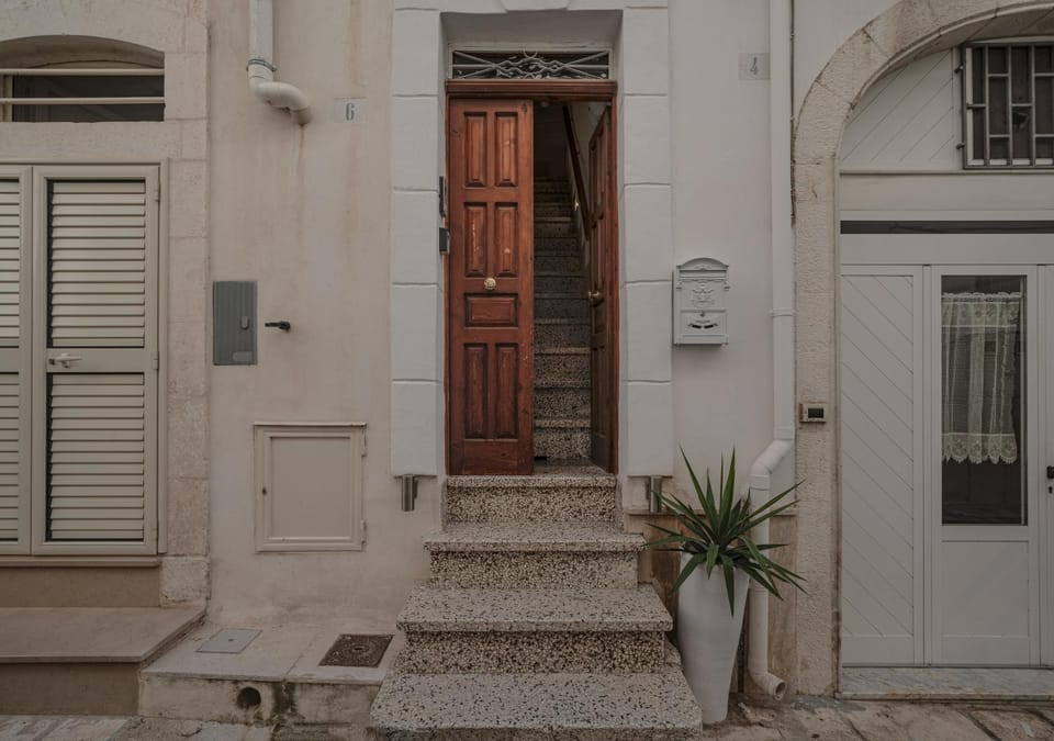 Property building, Facade/entrance, Day