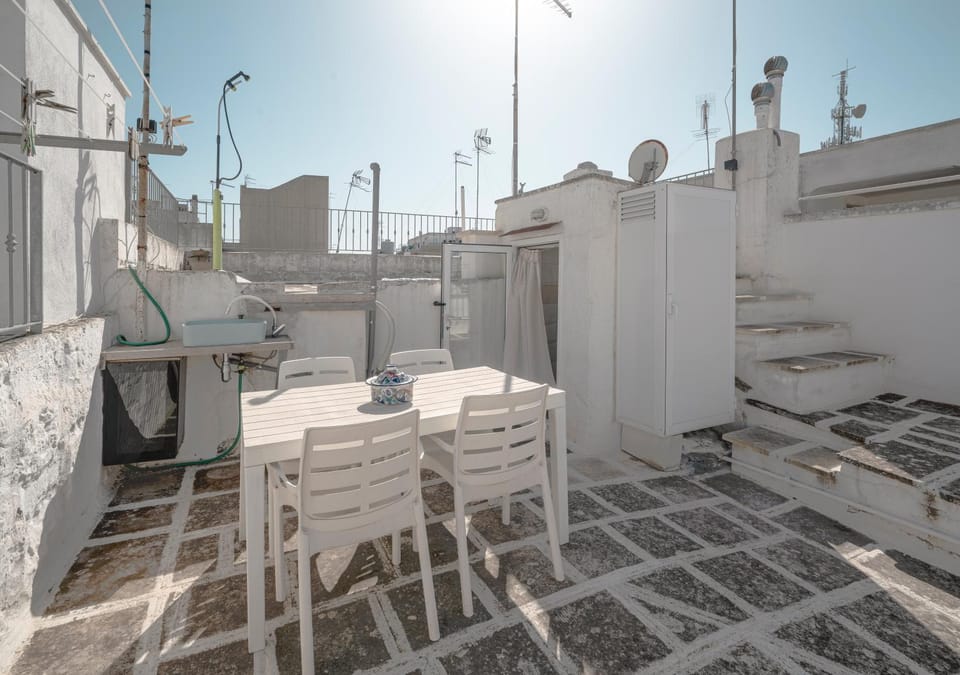 Patio, Day, View (from property/room), Balcony/Terrace, Dining area, City view, Street view