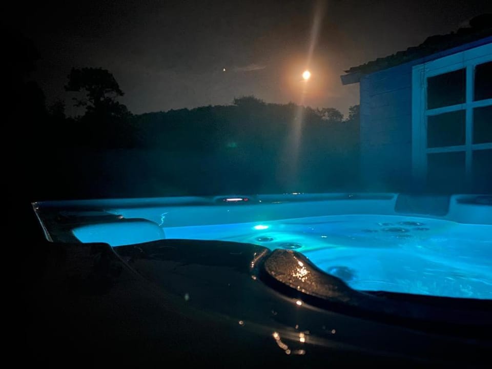 Night, Hot Tub