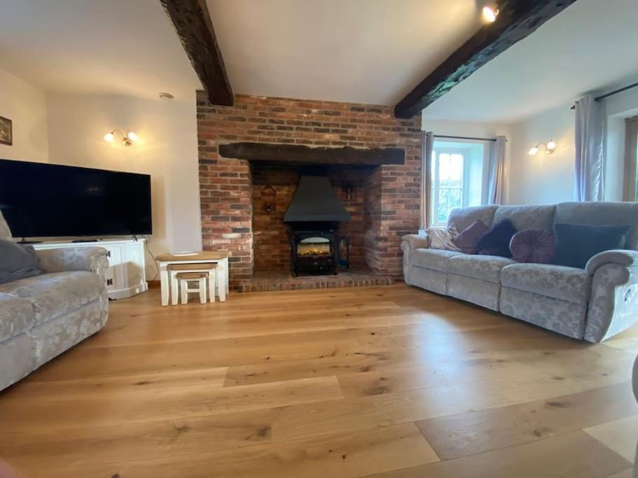 Communal lounge/ TV room, TV and multimedia, Living room, Seating area
