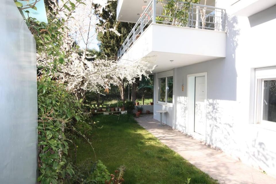 Patio, Facade/entrance, Garden, Garden, Balcony/Terrace