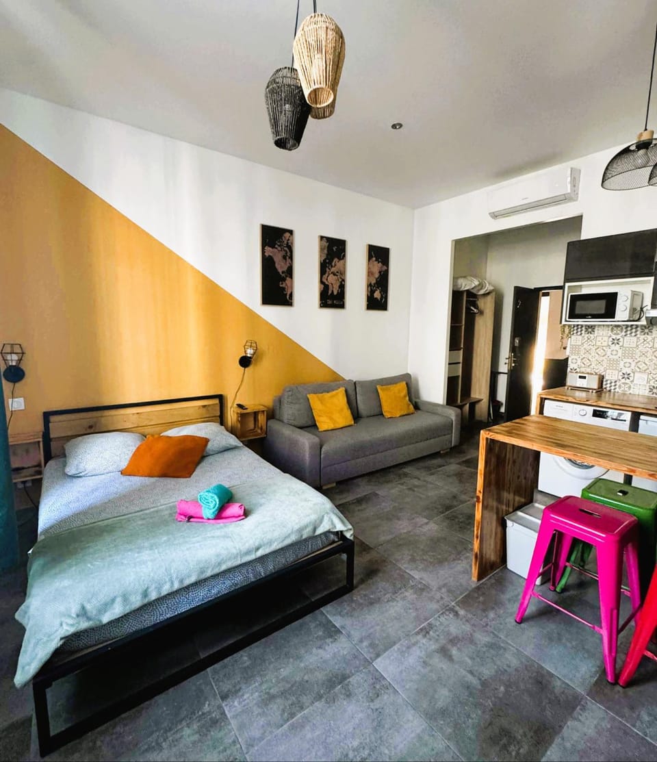 Bed, Living room, Bedroom