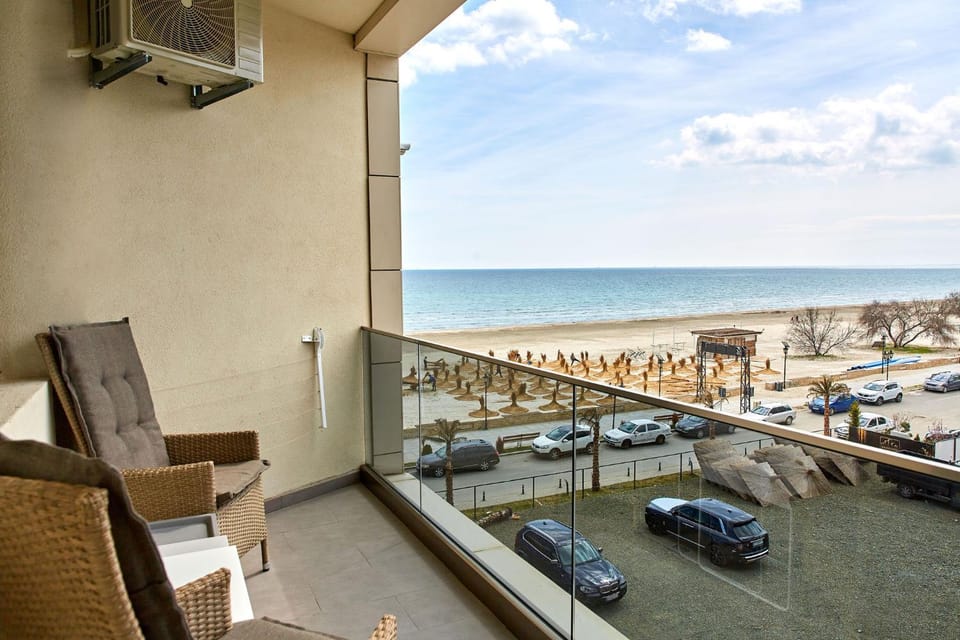 Day, Natural landscape, Balcony/Terrace, Beach, Sea view, Parking