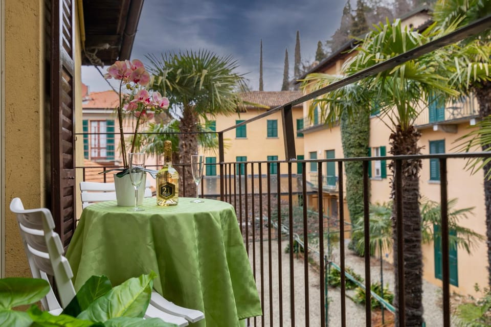 Balcony/Terrace, Drinks, Alcoholic drinks