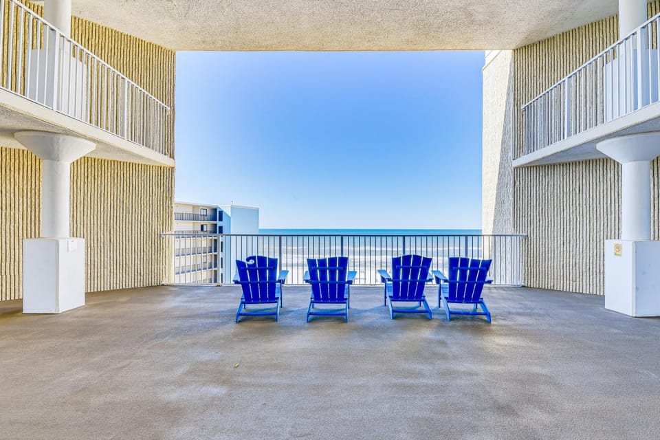 PCB Coastal Condo w/ On-Site Beach Access! House in Panama City Beach