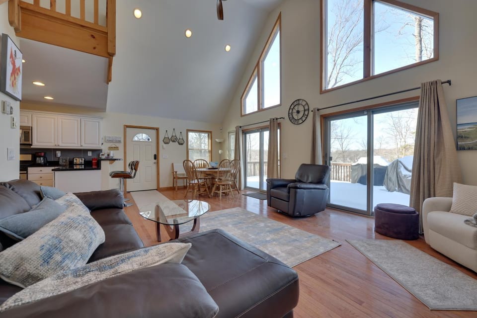 Large Deck + Resort Amenities: Lake Ariel Retreat House in Lake Ariel
