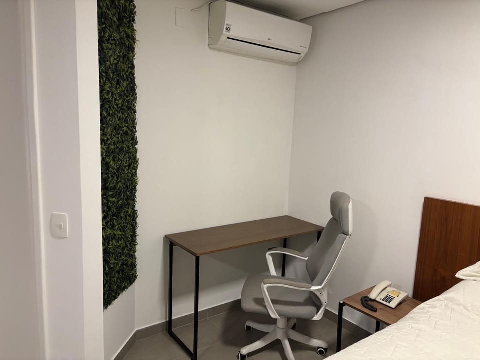 Bedroom, air conditioner