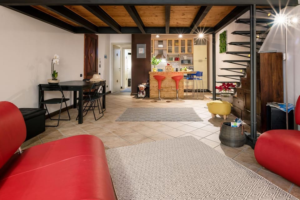 Kitchen or kitchenette, Living room, Lounge or bar, toaster