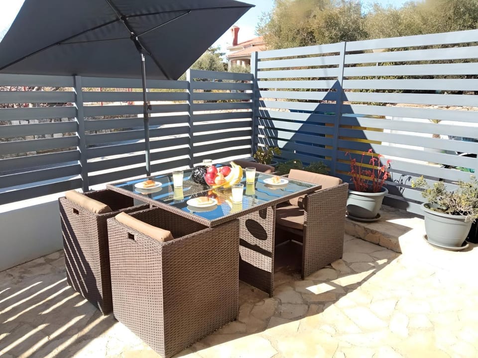 Patio, Off site