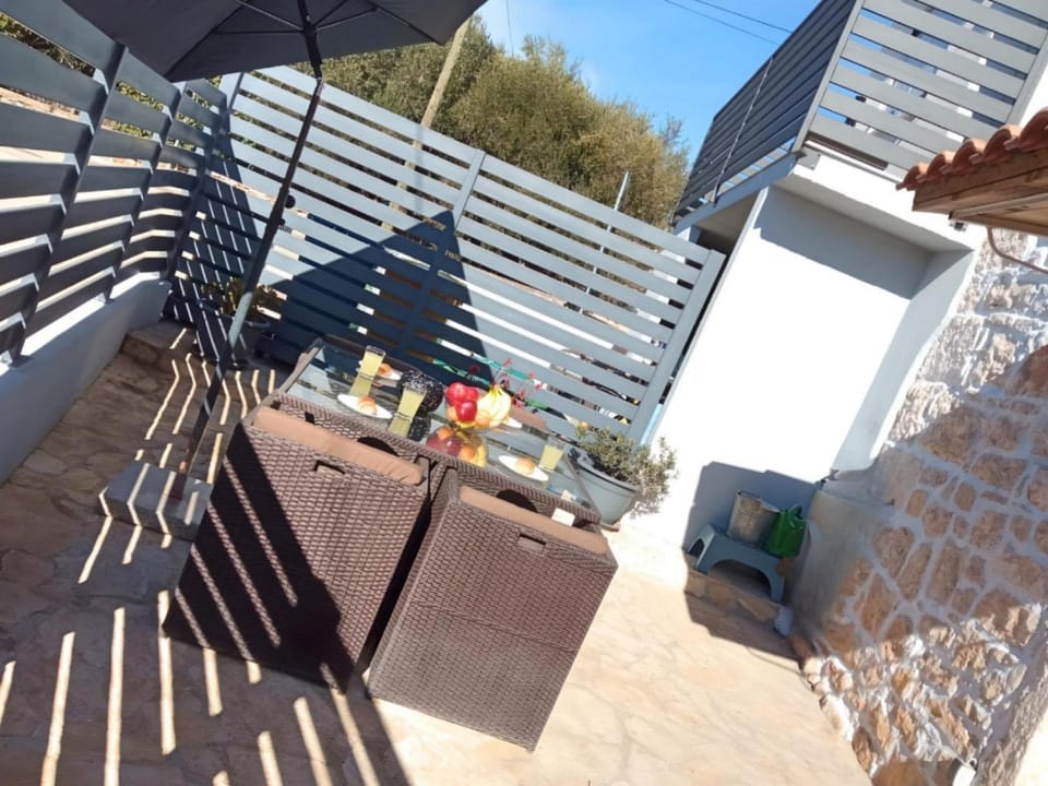Patio, Off site