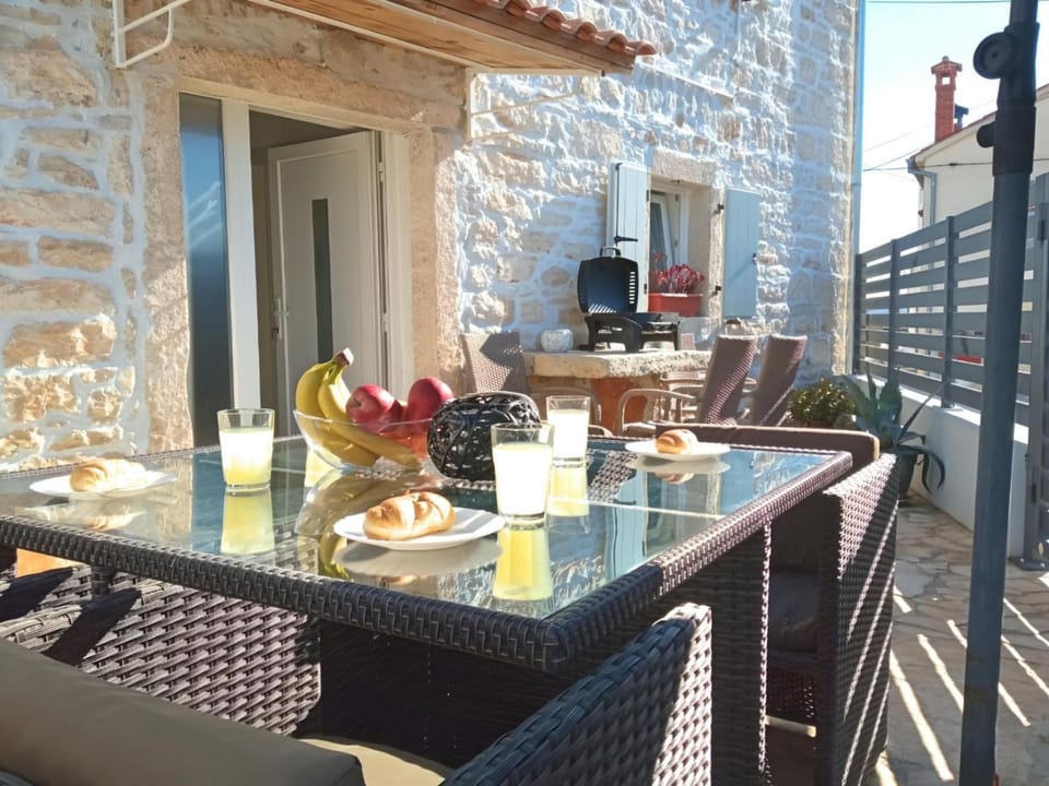 Patio, Off site