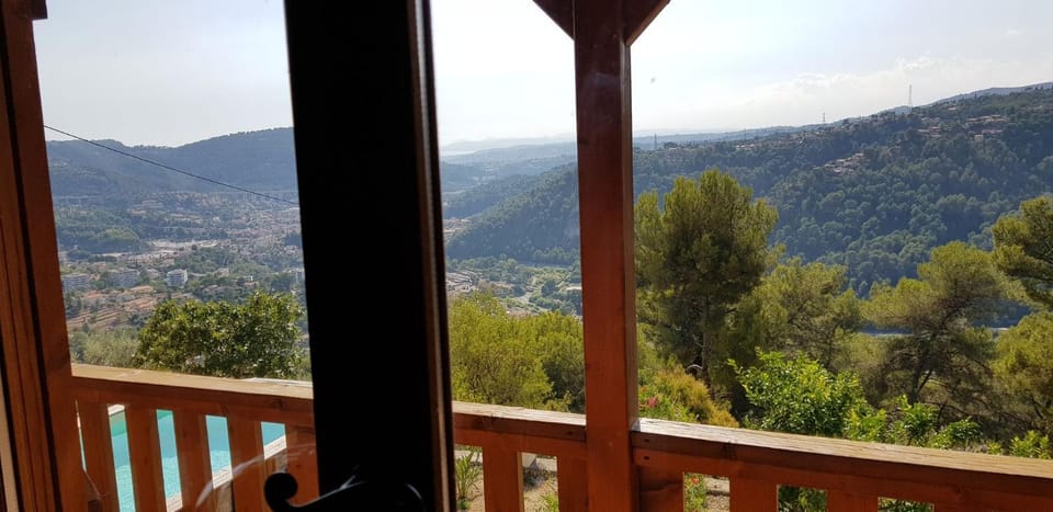 Le Chalet de la Pierreraie Côte d'Azur Piscine Terrasse et Vue Mer Chalet in 06340 La Trinité, France