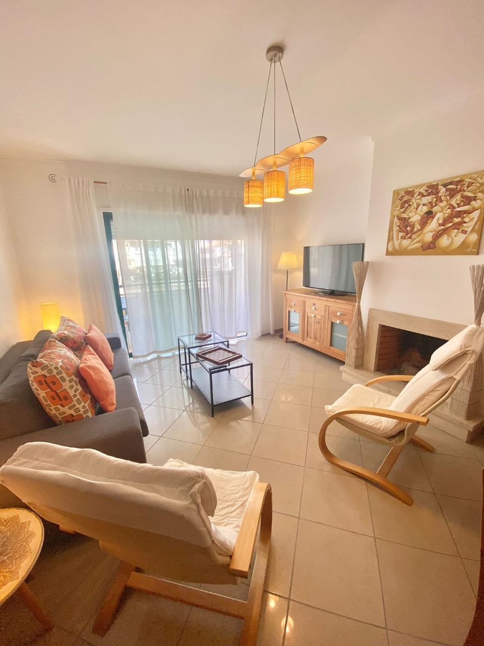 Bed, TV and multimedia, Balcony/Terrace, Living room, Decorative detail, Seating area, internet