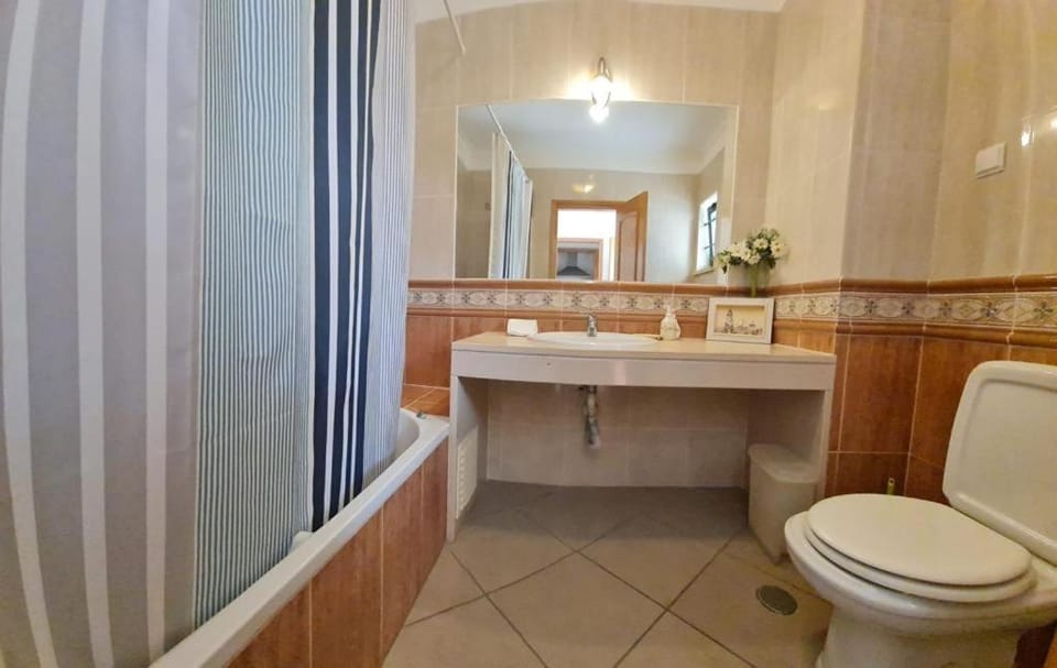 Toilet, Bathroom, Bath, hair dryier, internet, towels