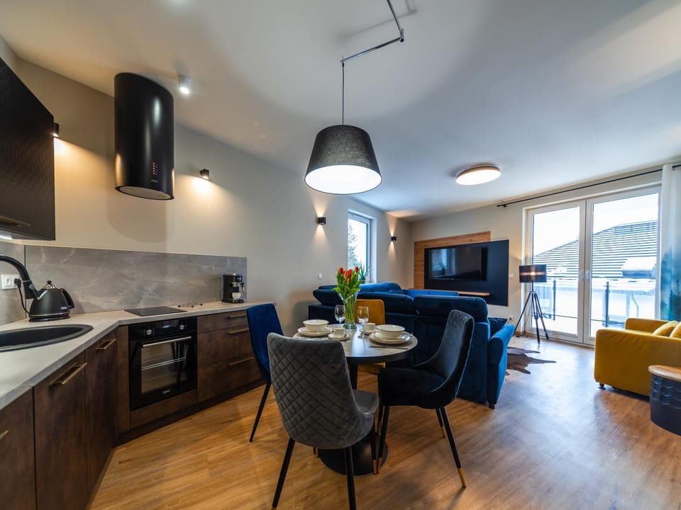 Kitchen or kitchenette, Living room, Seating area, Dining area
