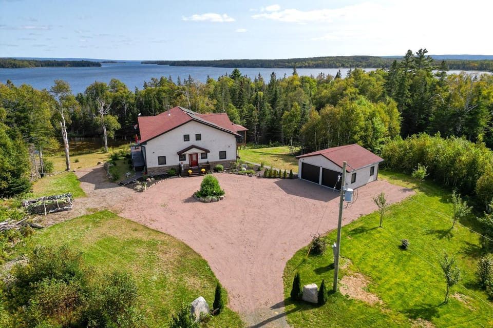 Property building, Day, Natural landscape, Bird's eye view, Lake view
