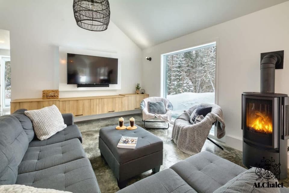 Cocotte d'hiver - Chalereux avec Foyer intérieur Chalet in Baie-Saint-Paul