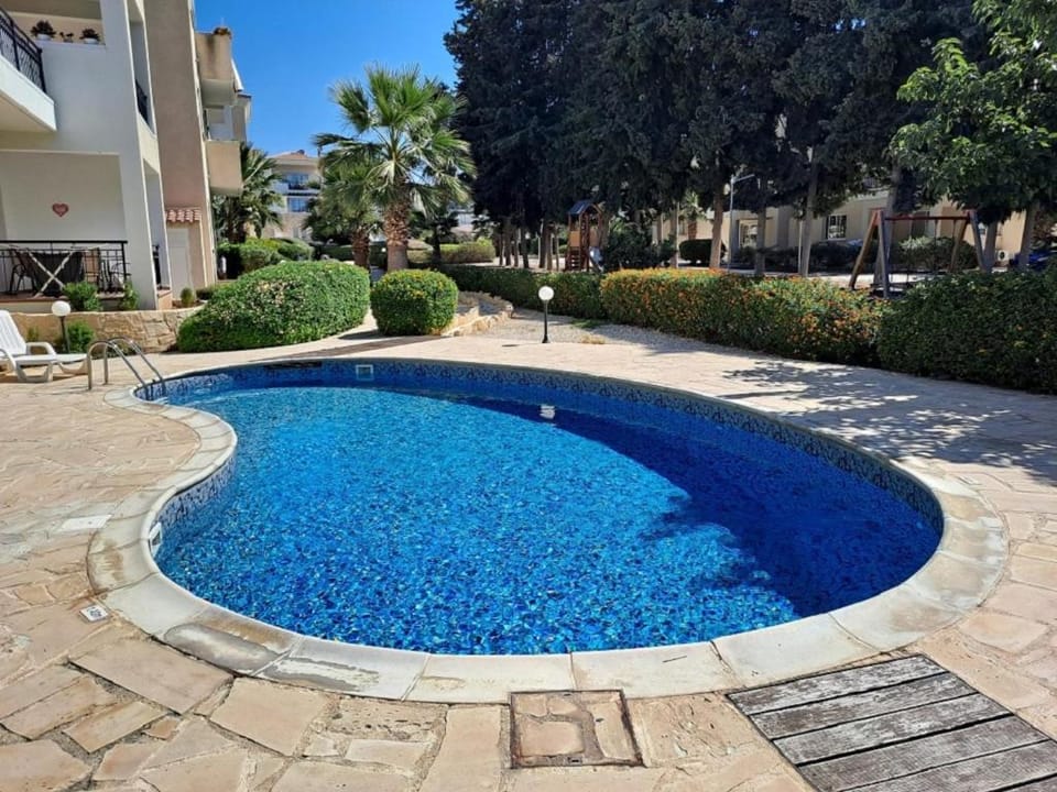 Day, Swimming pool