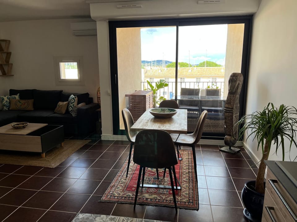 PORT GRIMAUD GOLFE ST TROPEZ BEL APPARTEMENT Apartment in Cogolin