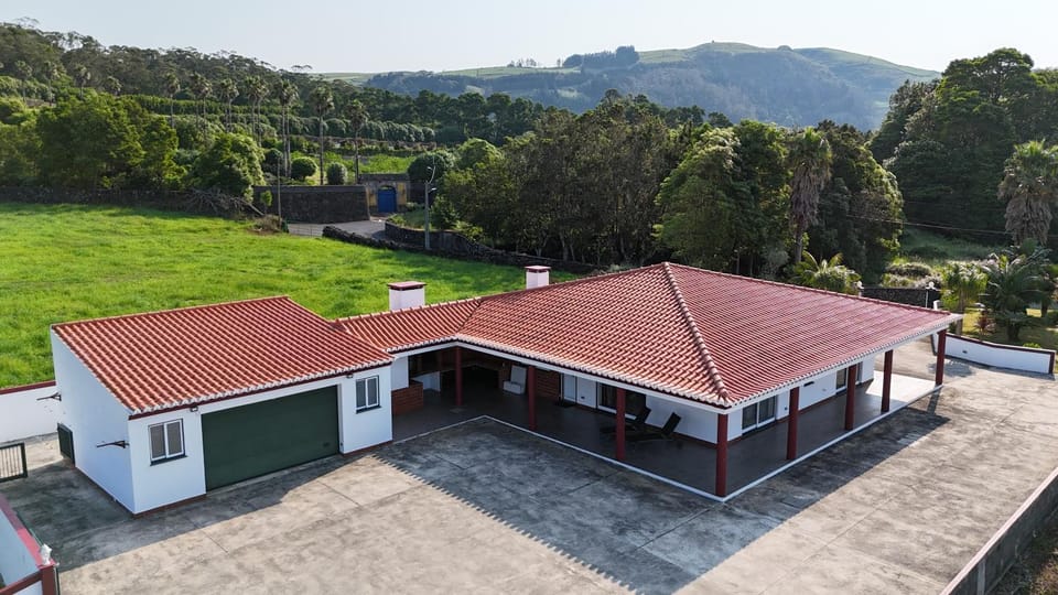 Property building, Patio, Natural landscape, Bird's eye view, BBQ facilities, Garden, Garden view