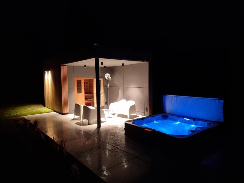 Patio, Sauna, Spa and wellness centre/facilities
