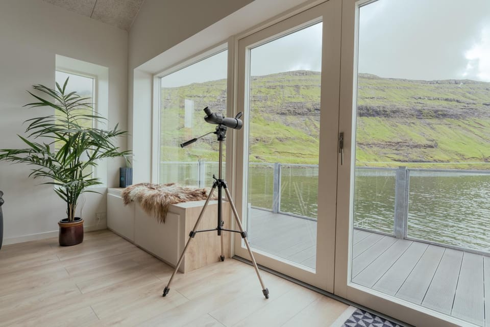 Natural landscape, View (from property/room), Balcony/Terrace, Living room, Seating area, Mountain view