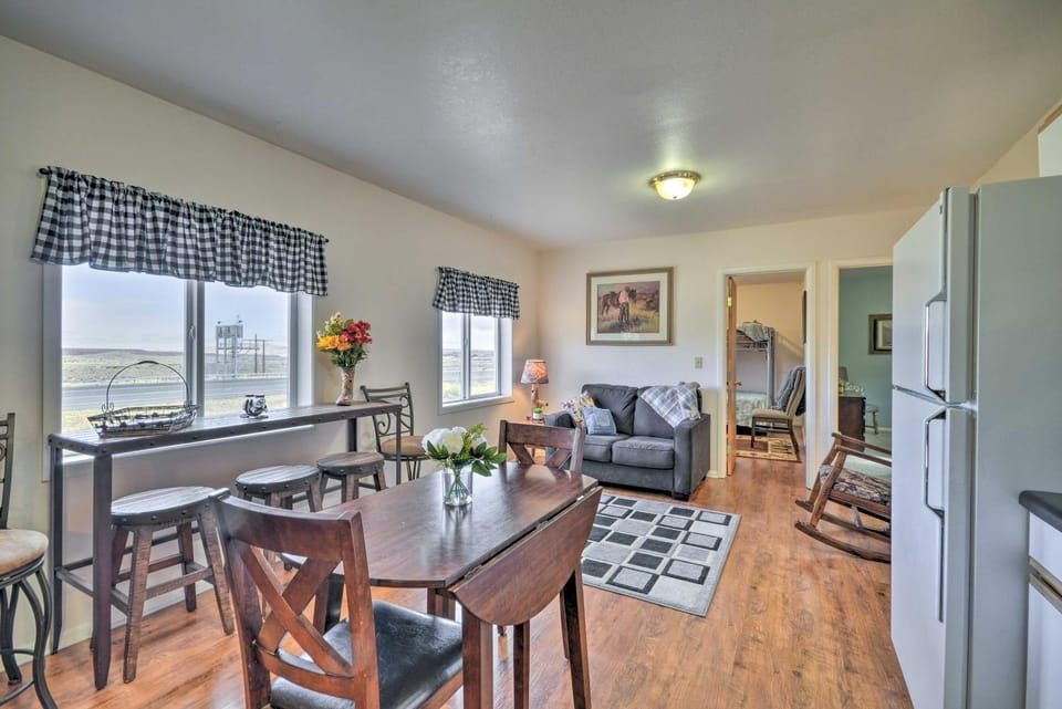 Cedar Mountain Hideout By Cody Night Rodeo! Apartment in Wyoming