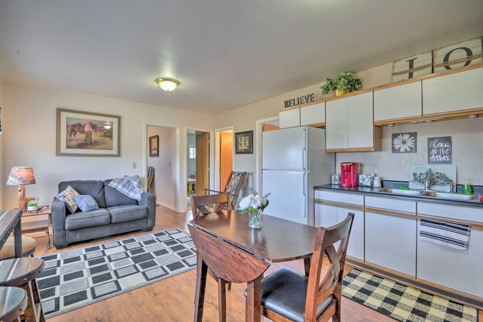 Cedar Mountain Hideout By Cody Night Rodeo! Apartment in Wyoming